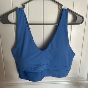 Fabletics Periwinkle Convertible V-Neck Wireless Sports Bra Size L No Tags